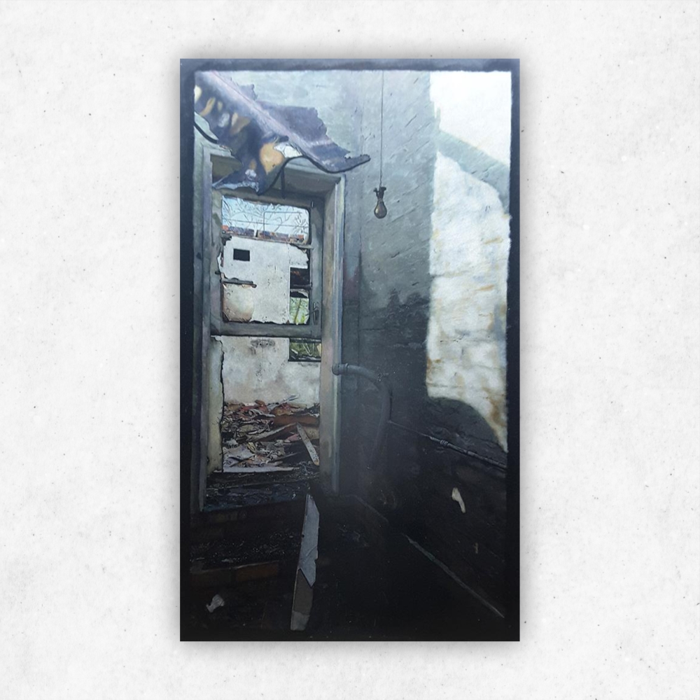 Julie Tugwell Art <br> June 7th Laundry (Knysna Fires) <br> Oil on Board <br> 460 mm x 280 mm - Image 3